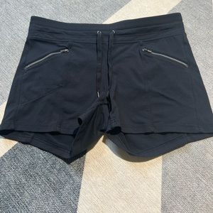 Athleta Metro Short - Size M Black